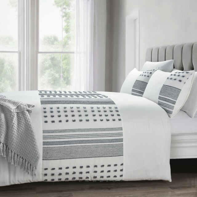 Intimates Micah Tufted White Duvet Cover & Pillowcase Set White White King
