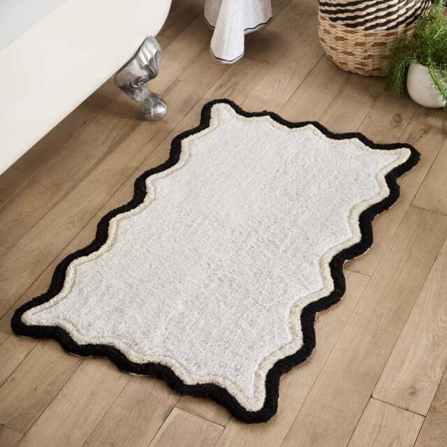 Fusion Scallop Bath Mat Monochrome