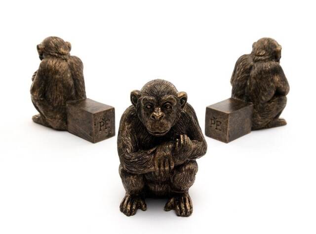 Chimpanzee Plant Pot Feet - Set of 3 - L9.5 x W6.5 x H9 cm Grey