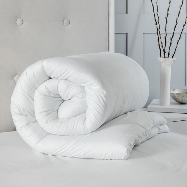 Winter 13.5 Tog Microfibre Soft Like Down Duvet + 2 Pillows With Non Allergenic Hollowfibre Filling King White