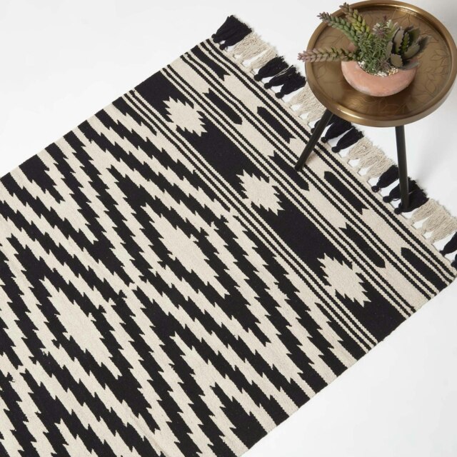 Homescapes Dinan Black and White Kilim Cotton Rug - 240 x 300 cm Black 240 x 300 cm