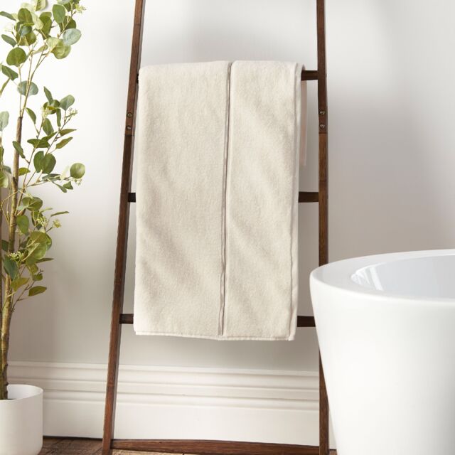 Bianca Zero Twist Satin Stitch Cotton Bath Sheet Cream Bath sheet