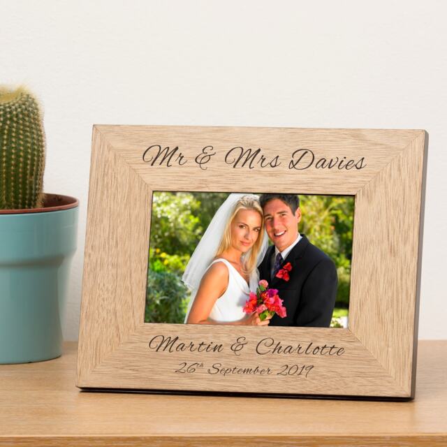 Personalised Mr & Mrs Wood Picture Frame 6 x 4 Wedding Gift for Couple