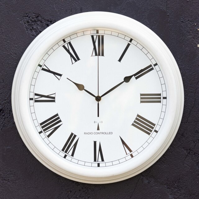Outdoor Garden Clock Antique White Perfect Time Radio Controlled 38cm