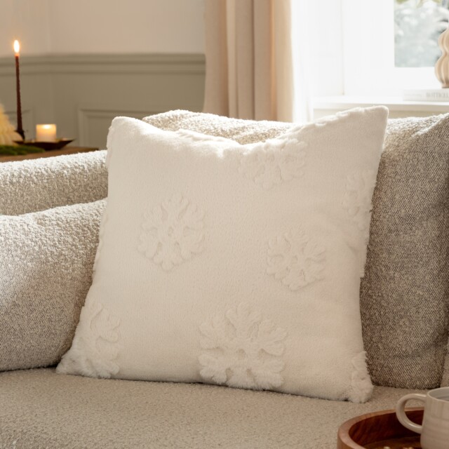 Furn Snowflakes Faux Fur Tufted Cushion White Snow White