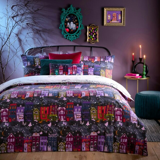 furn. Creepy Town Reversible Super King Duvet Cover Set