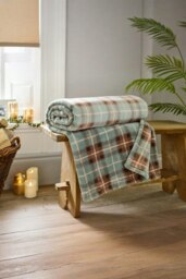 Highland Stag Check Throw – Green Ultra Soft Blanket, 140 x 180cm