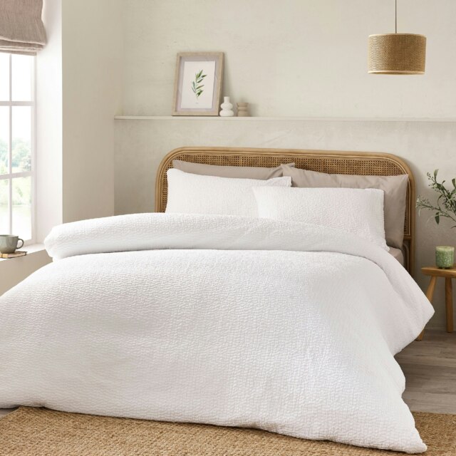 Catherine Lansfield Crinkle Seersucker Duvet Cover Set White White Single