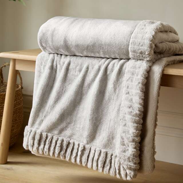 Catherine Lansfield Velvet And Faux Fur Soft Touch Blanket Throw Cream Natural