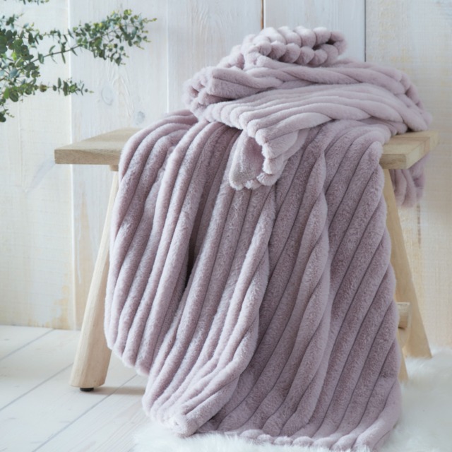 Appletree Morritz Throw Mauve