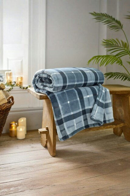Pheasant Check Throw – Navy Plush Blanket in 140 x 180cm Size Blue Navy 1
