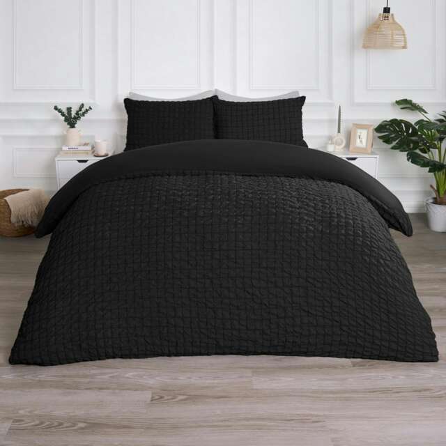 OHS Geometric Seersucker Luxury Duvet Quilt and Pillowcase Set, King - Black Black King