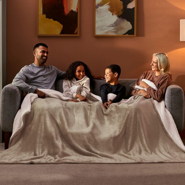 Silentnight Snugsie Giant Blanket, Sherpa Fleece Lined, Natural, 240 x 180 cm