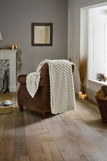 Featherstone Soft Textured Throw, 130×170cm – Cosy Home Accent Blanket Silver