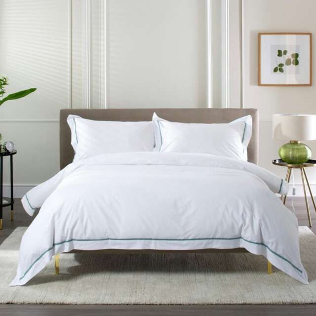 Hampstead 100% Cotton Duvet Cover Set – 200 Thread Count with Inserted Ribbon & Oxford Pillowcases Green White Double