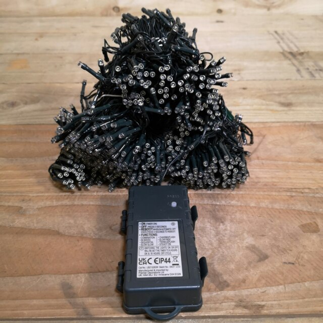 1000 LED 100m Premier Christmas Indoor Outdoor Multi Function Battery Operated String Lights with Timer in Cool White