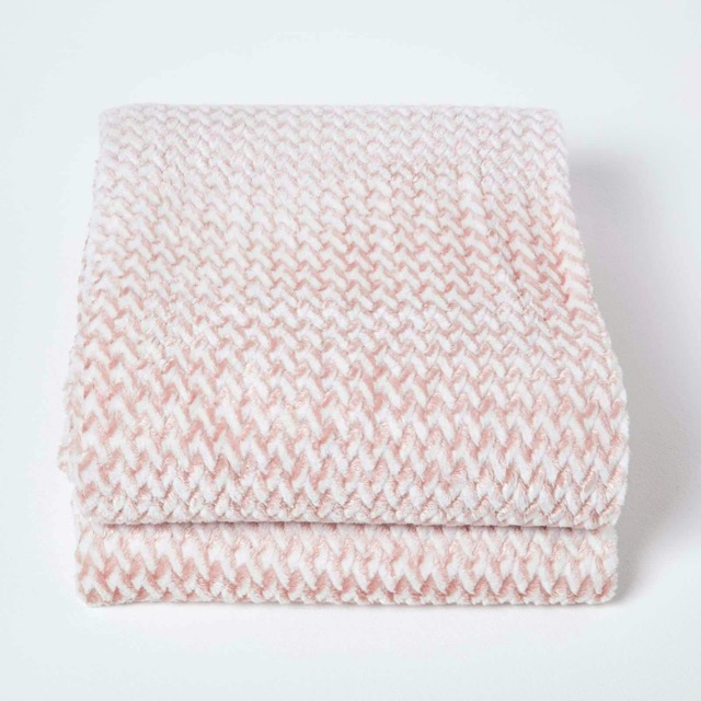 Homescapes Pastel Pink Mora Faux Fur Velvet Throw - 200 x 230 cm Pink 1