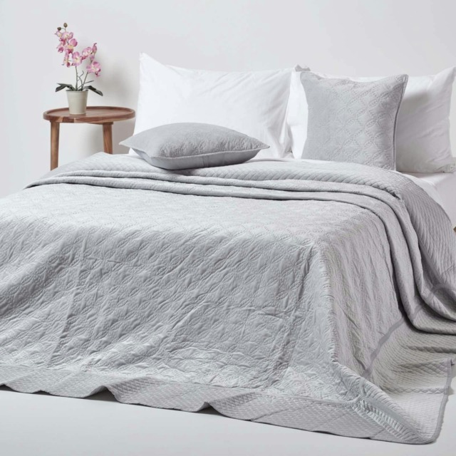 Homescapes Grey Eternity Rings Geometric Velvet Bedspread - 200 x 200 cm Grey 1