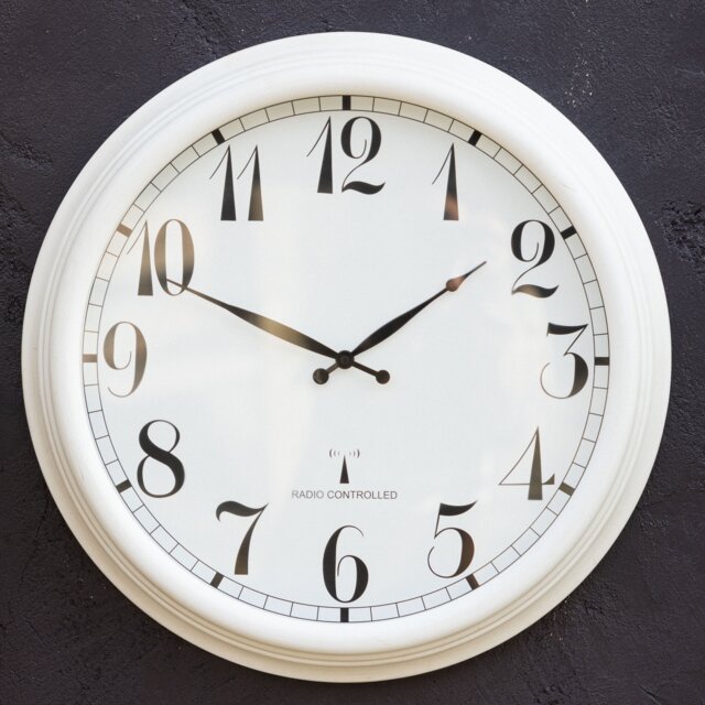 Outdoor Garden Clock Antique White Perfect Time Radio Controlled 57.5 cm