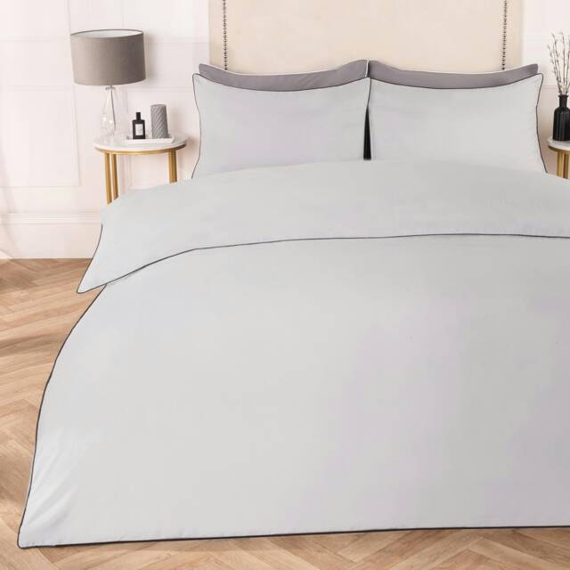 OHS Luxury Soft Microfibre Piped Edge Duvet Quilt Cover and Pillowcase Set, King - Silver/Grey