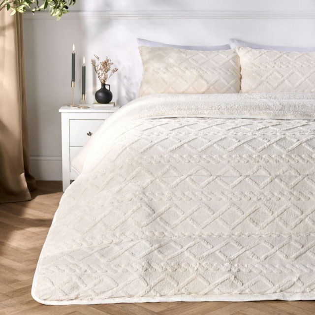 OHS Ultra Soft Coverless Cable Knit 10.5 Tog Duvet And Pillowcase Bedding Set Cream Cream Double