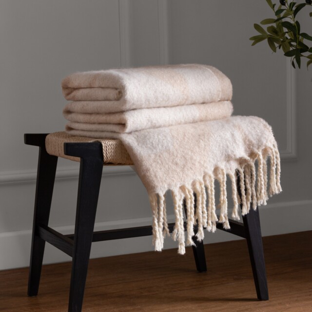 Hoem Meta Jacquard Tasselled Throw