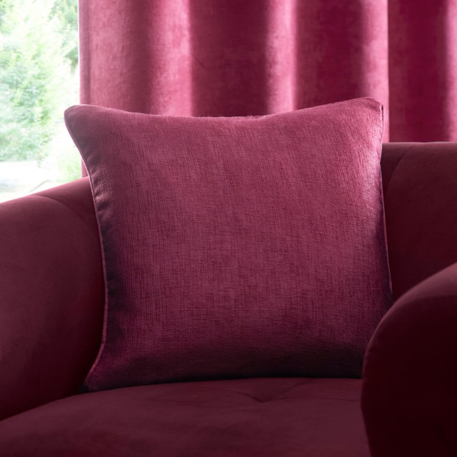 Fusion Strata Filled Cushion Wine