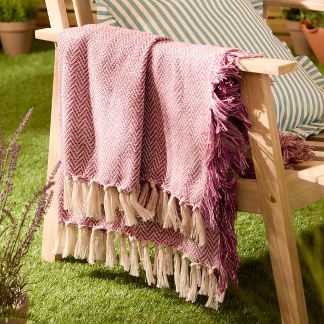 Yard Wisley Woven Outdoor Throw Pink Heather/Pink