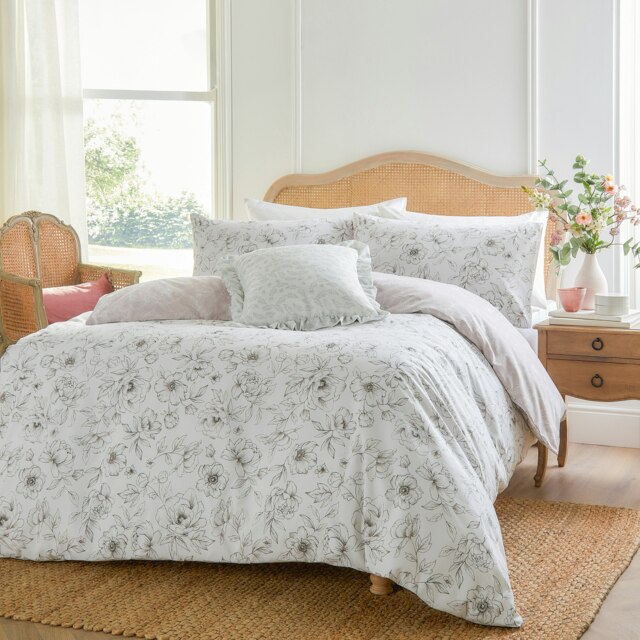 Wylder Bella Reversible Floral Single Duvet Cover Set Cream White Single 1
