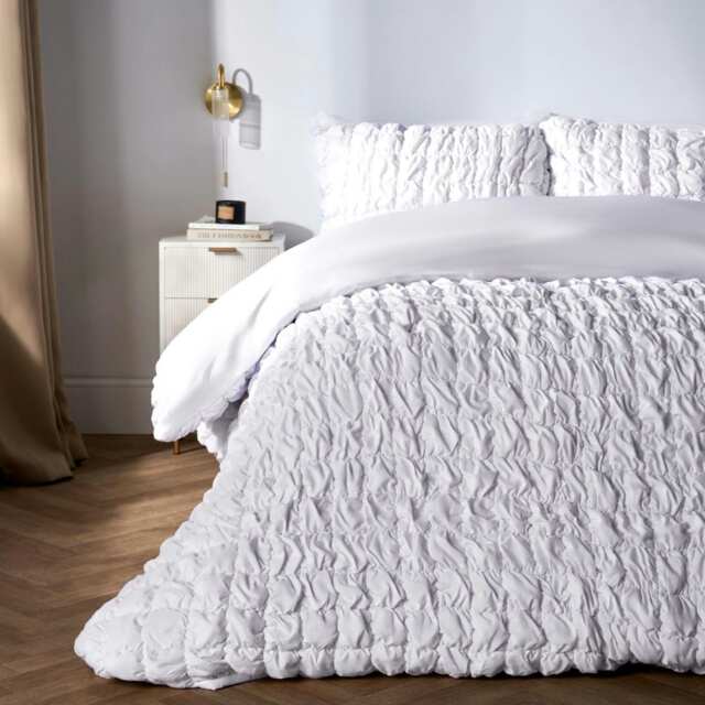 OHS Soft Quilted Seersucker Duvet Cover Set White White King