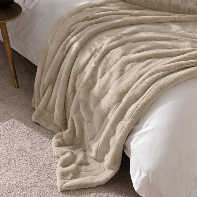 Paoletti Empress Faux Fur Throw Cream Oatmeal 1