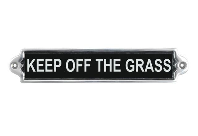 """Keep Off The Grass"" Wall Plaque - Aluminium - L1 x W25 x H6 cm"