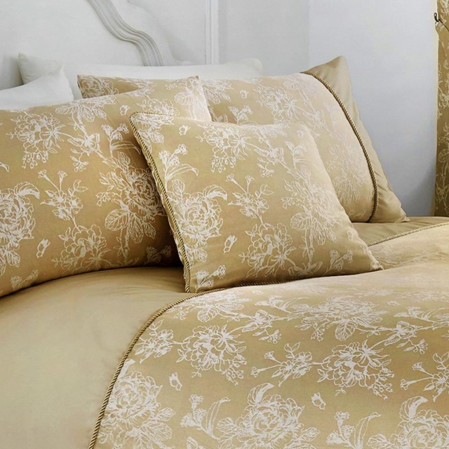 D & D Jasmine Filled Cushion Champagne