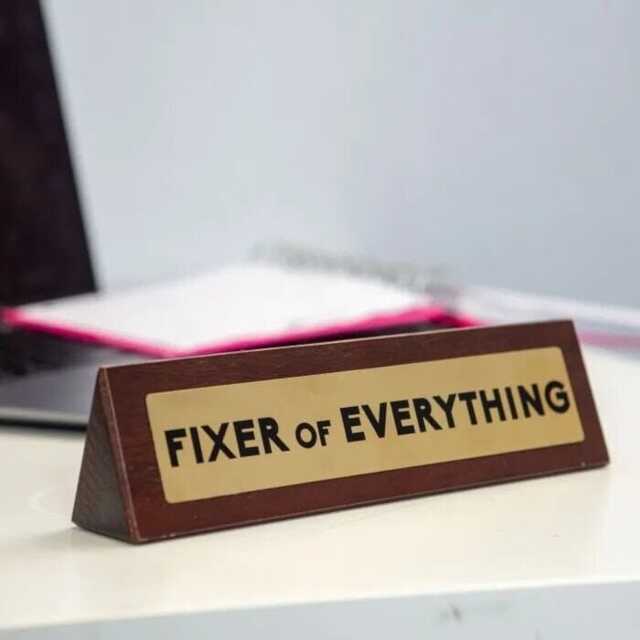 Boxer Gifts Wooden Desk Sign Fixer Of Everything