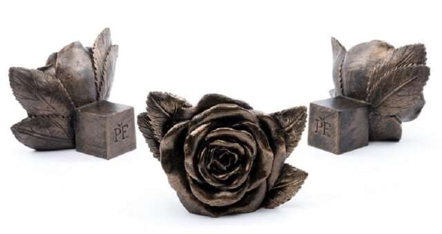 Rose Plant Pot Feet - Set of 3 - L6 x W7.5 x H9 cm Grey