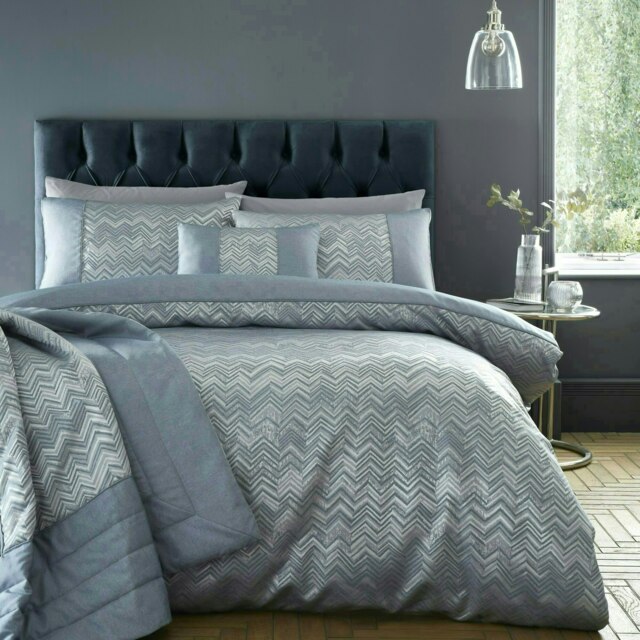 Portfolio Home Antibes Chevron Waves Soft Easy Care Bed Linen Bedding Duvet Cover Set Blue King