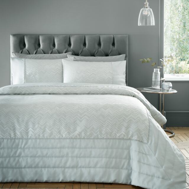 Antibes Chevron Waves Silver Quilted Throwover Bed Throw Blanket 200 x 230cm