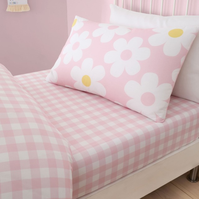 Bedlam Retro Daisy Fitted Bed Sheet Pink