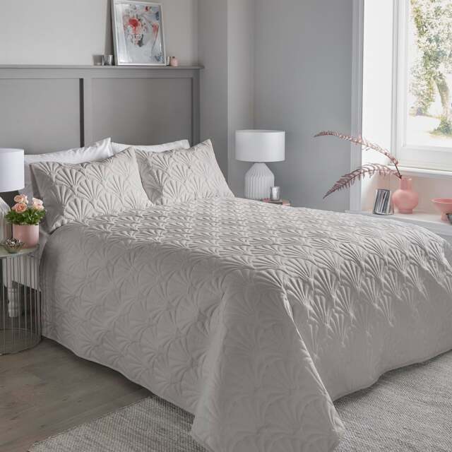 Serene Cavali Bedspread Silver
