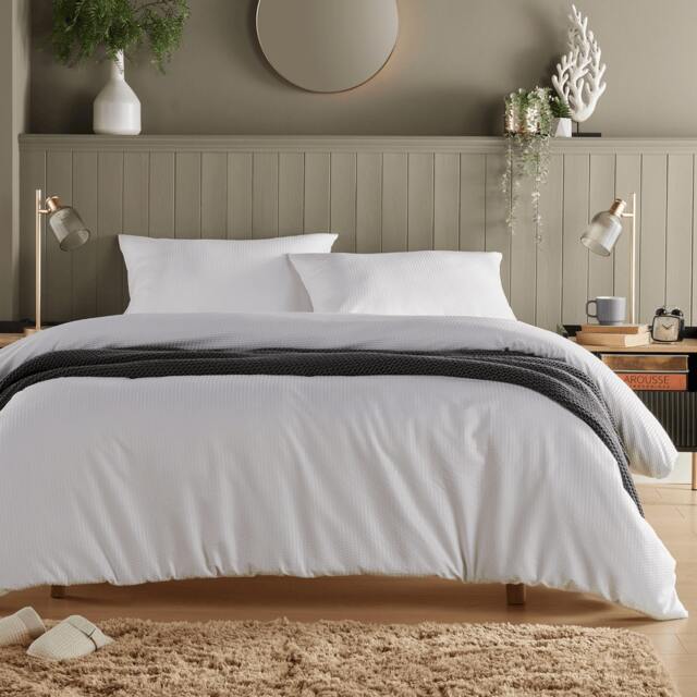 Monaco Seersucker Duvet Set in White - Single White White Single