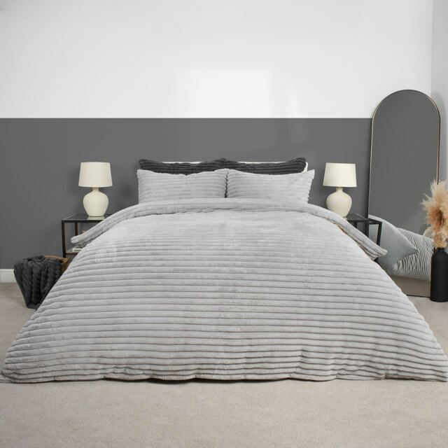 OHS Faux Fur Ribbed Fleece Duvet Cover and Pillowcase Bedding Set, King - Silver