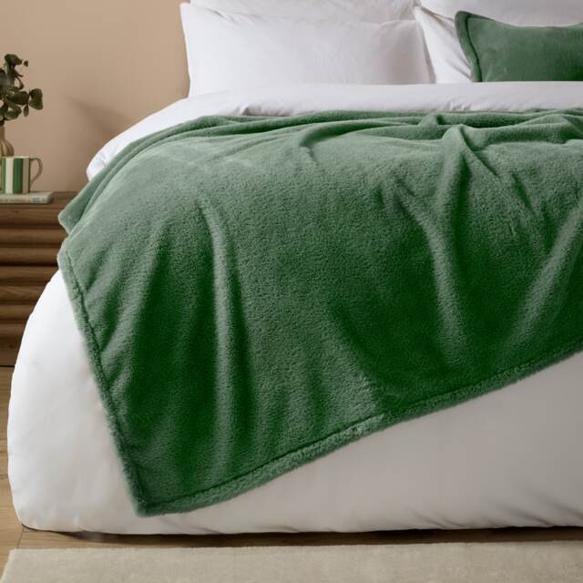 Furn Kallu Double-Sided Faux-Fur Throw Green Frost Green 1