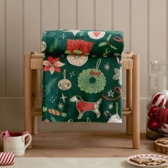 Duvet Day Festive Treats Printed Fleece Throw Green Emerald 1