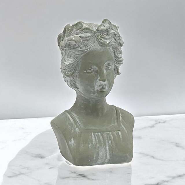Bust Ornament - Resin - L17 x W14 x H27 cm - Grey