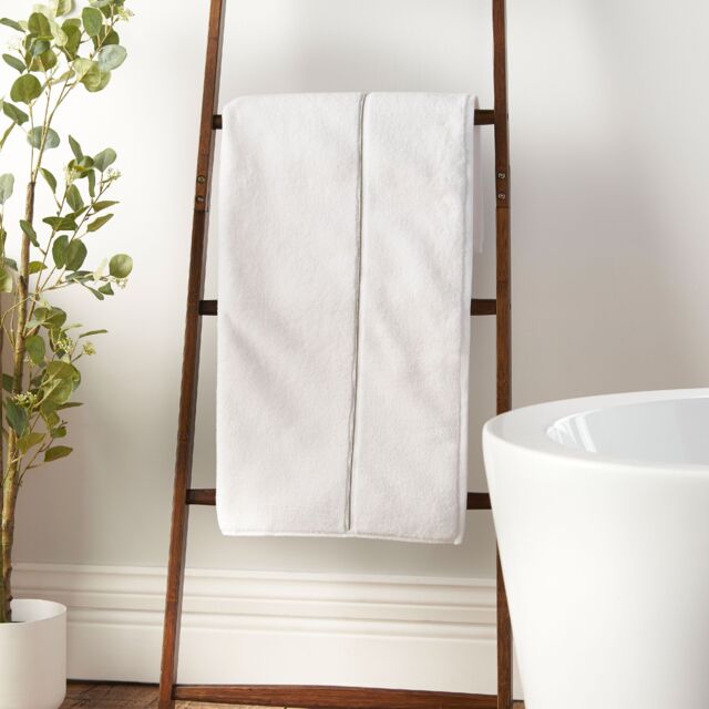 Bianca Zero Twist Satin Stitch Cotton Bath Towel White Bath towel