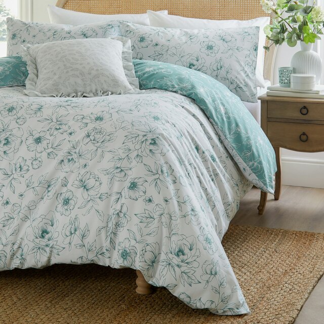 Wylder Bella Reversible Floral Single Duvet Cover Set Blue White Single 1