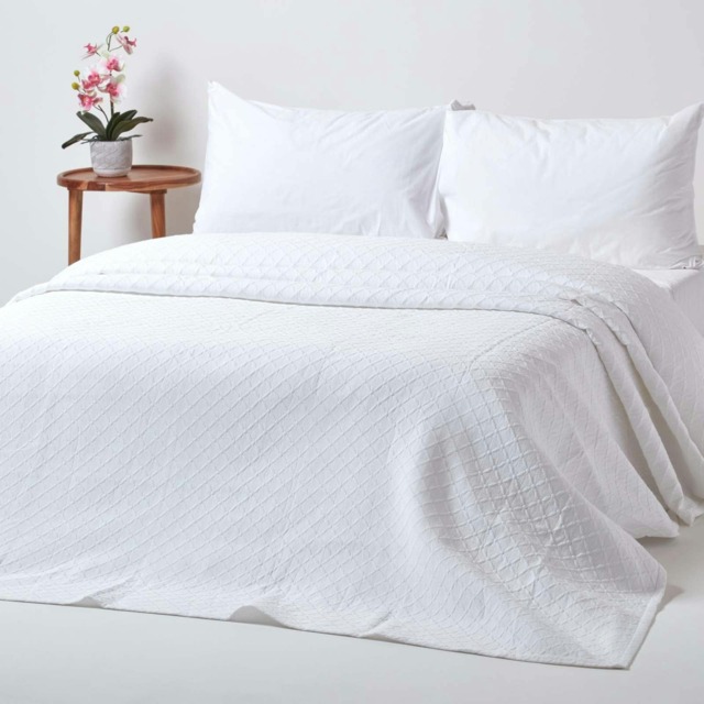Homescapes White Cotton Contemporary Diamond Pattern Matelasse Bedspread - Single