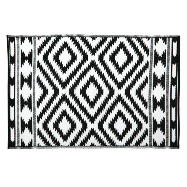 JVL Lightweight Reversible Plastic Woven Outdoor Rug, 133x190cm, Aztec Black