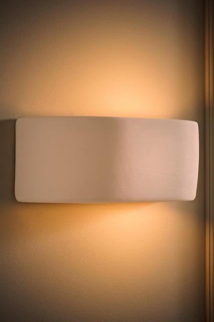 ValueLights Ceramic Paint Me White Indoor Wall Light and Bulb