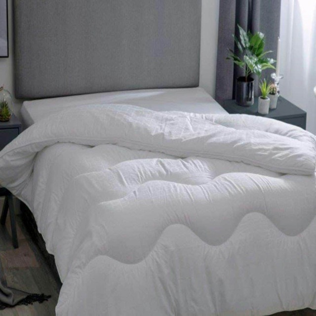 Belledorm Hotel Suite 10.5 Tog Filled Duvet - White - Double